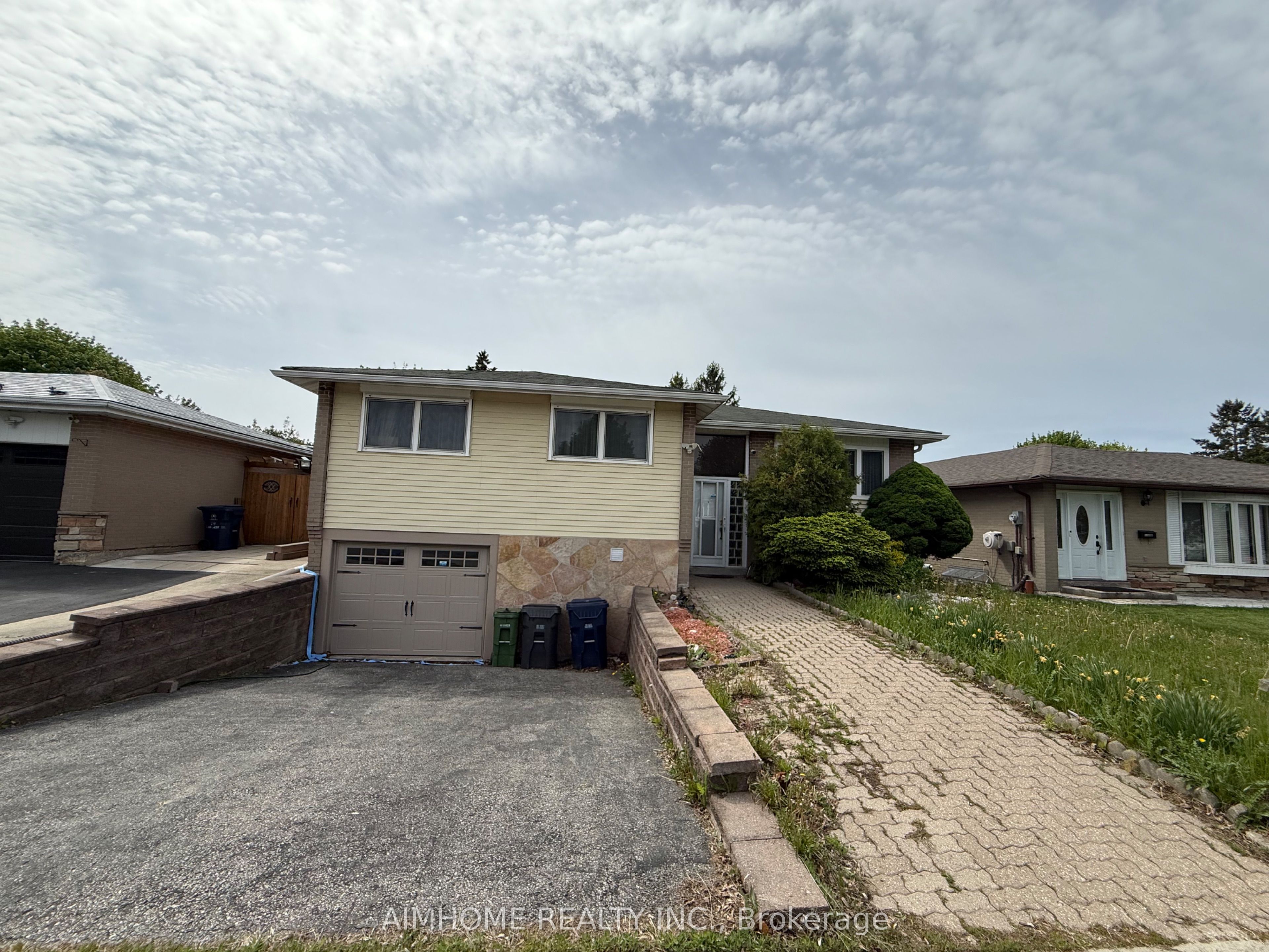 15 Grovenest Drive, Toronto, ON, M1E 4J2