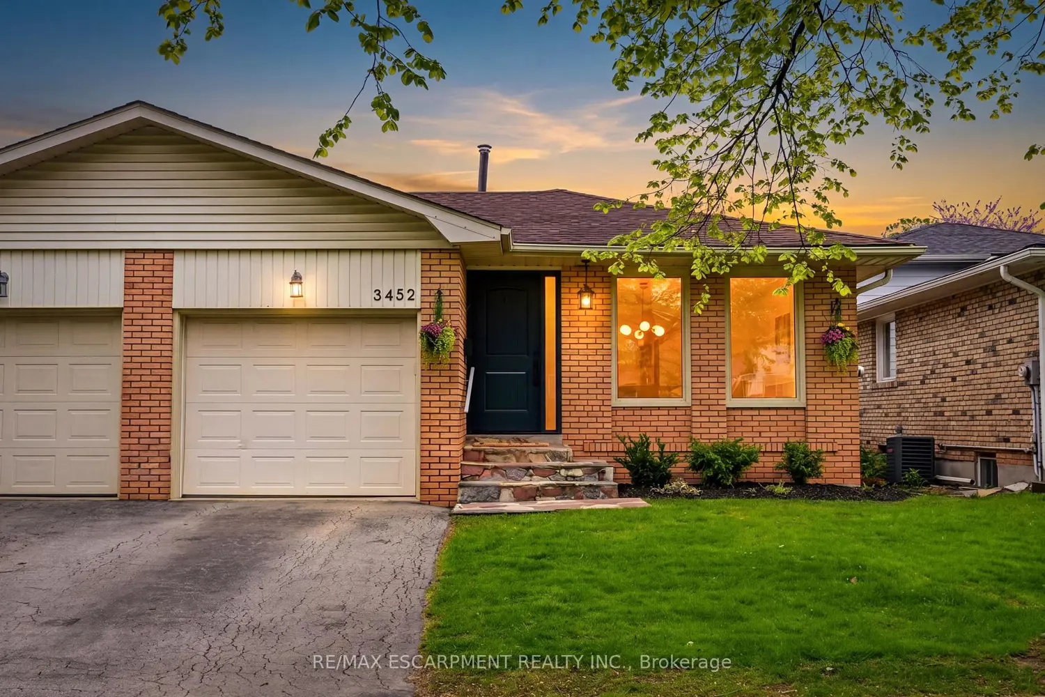 3452 Caplan Crescent