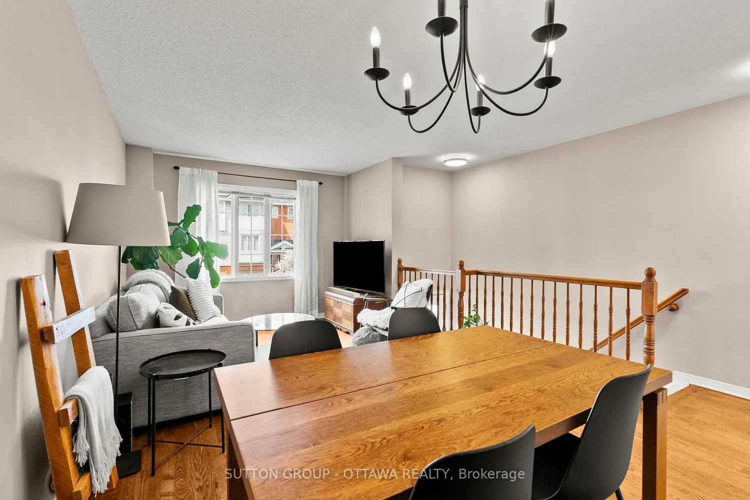 96 Manhattan Crescent photo 2