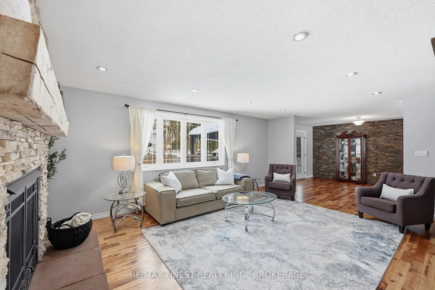 2518 Rideau Ferry Road photo 4