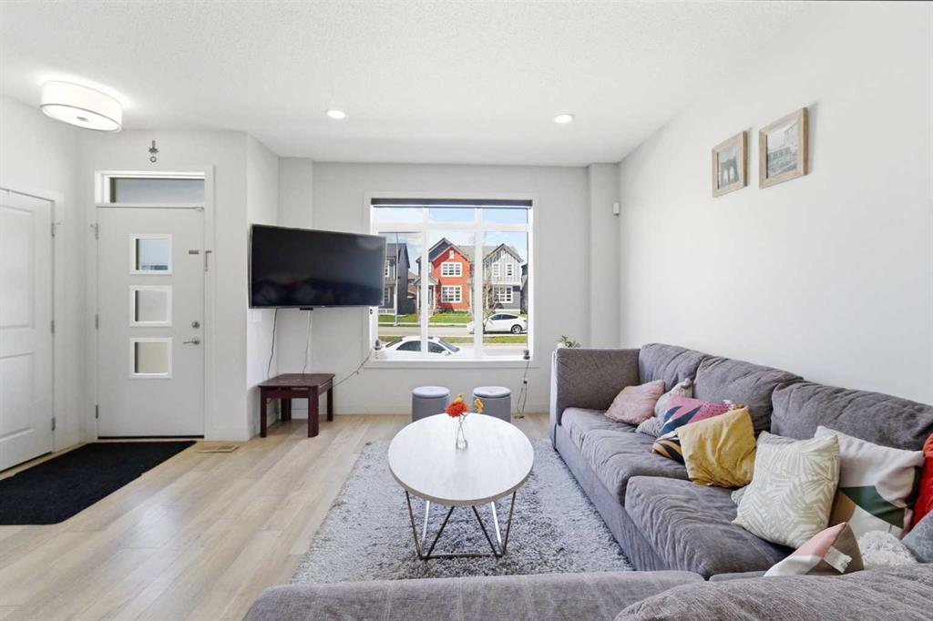 Additional image 5 of 9060 52 Street NE, Calgary, AB, T3J 0V7