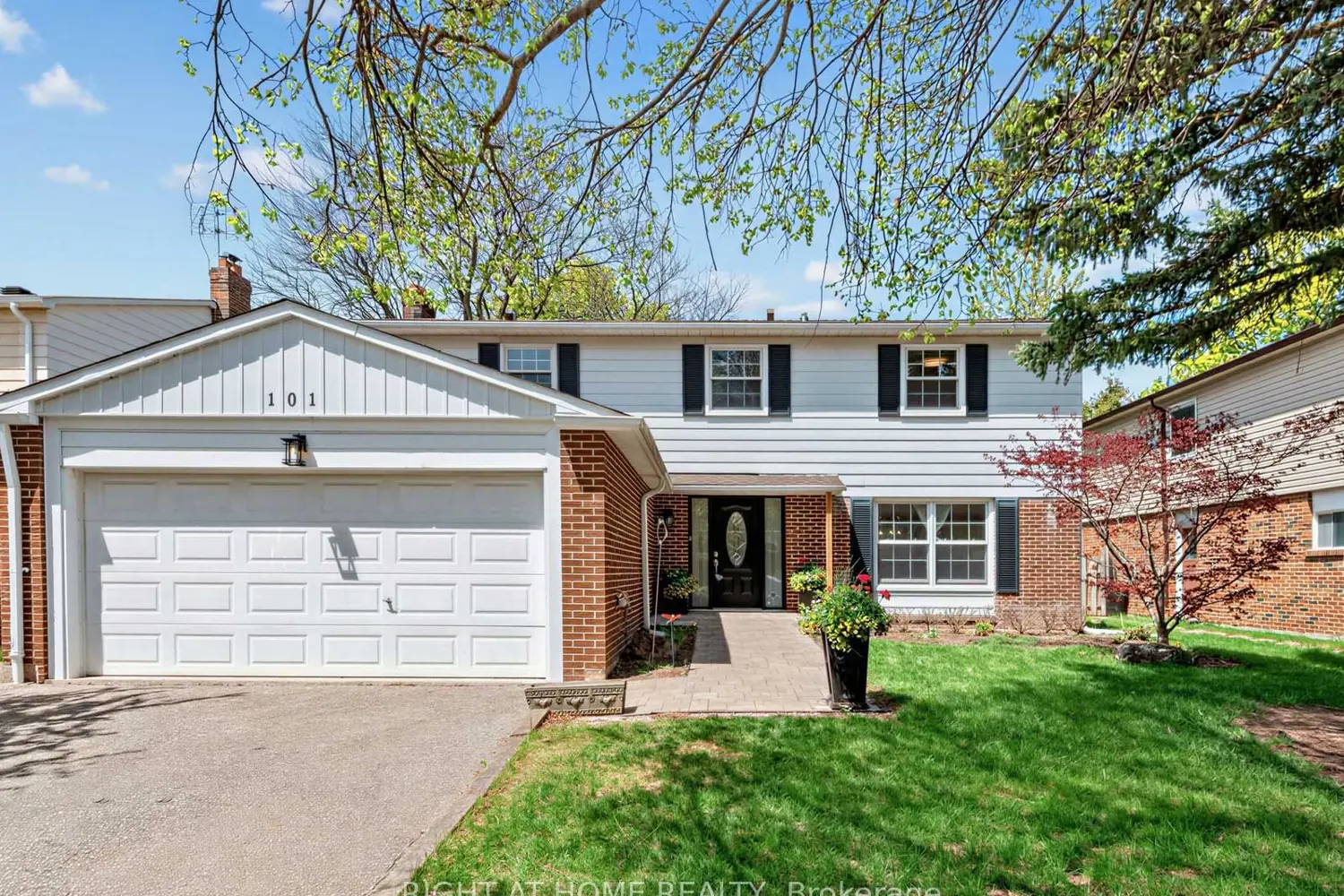 101 Holsworthy Crescent