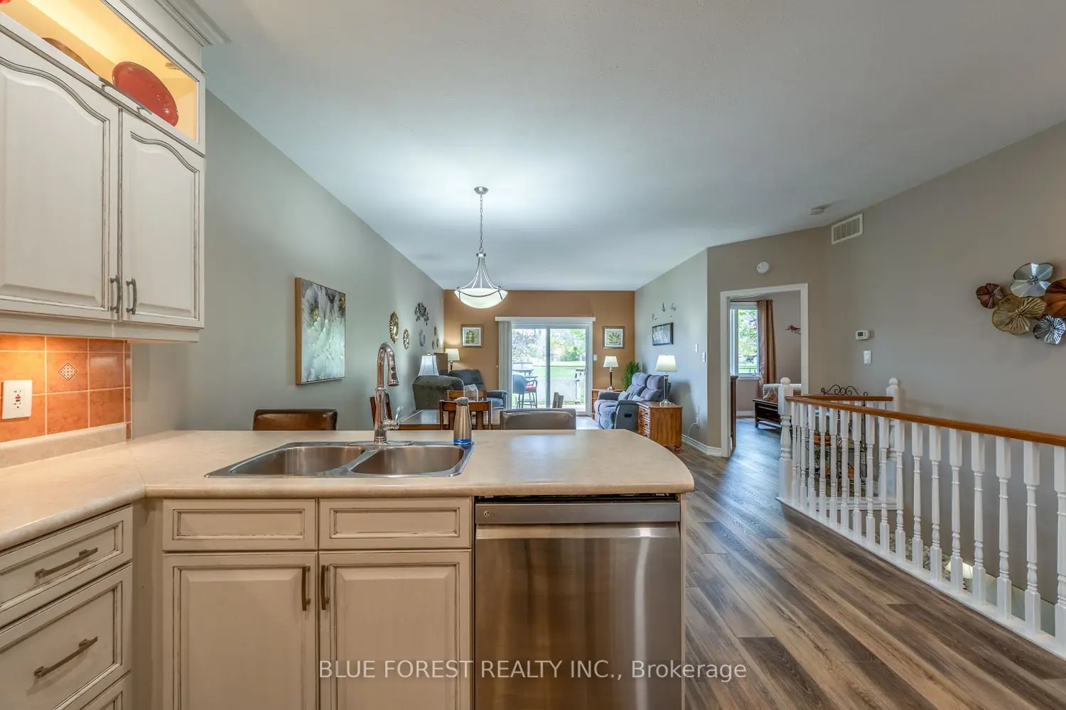 Additional image 3 of 948 Colborne Street 2
