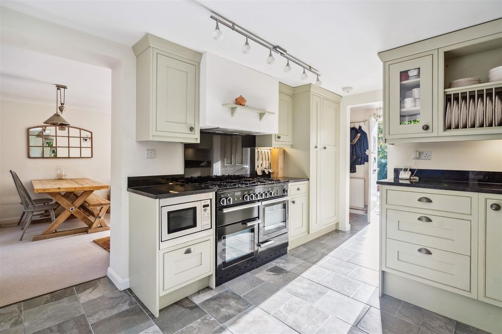 Additional image 3 of 3 bed end terrace house to rentKings Lane, Cookham, Maidenhead SL6