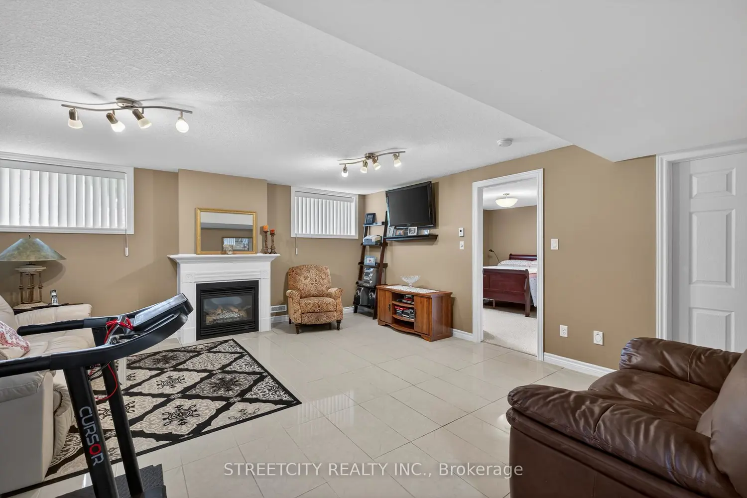 Additional image 14 of 2100 Denview Avenue 21
