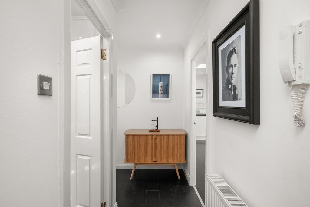Additional image 9 of 2 bed flat for sale60 & A Half Long Lane, Broughty Ferry DD5