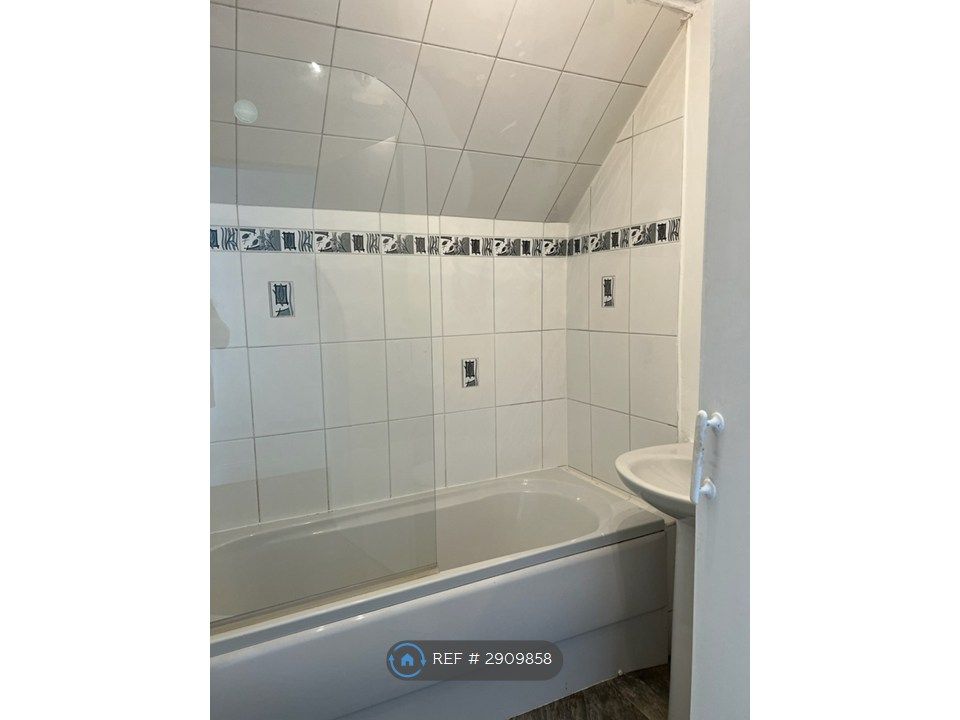 Additional image 2 of 1 bed flat to rentFullarton St, Kilmarnock KA1