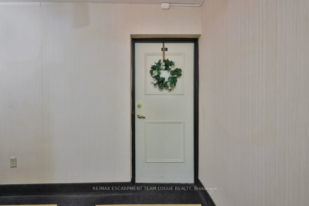 Additional image 4 of 301-2263 Marine Drive, Oakville, ON, L6L 5K1
