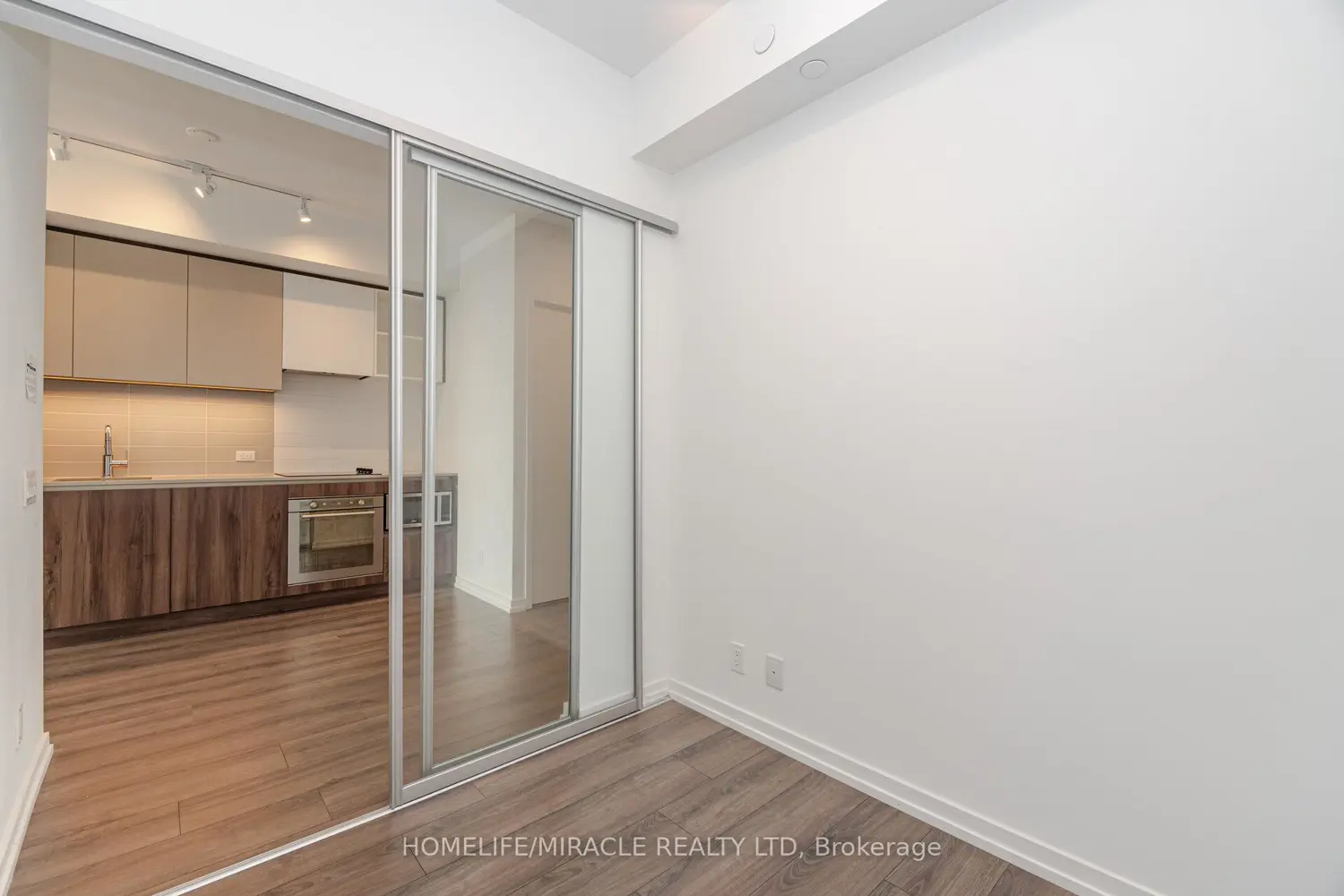 Additional image 7 of 7890 Jane Street 3907