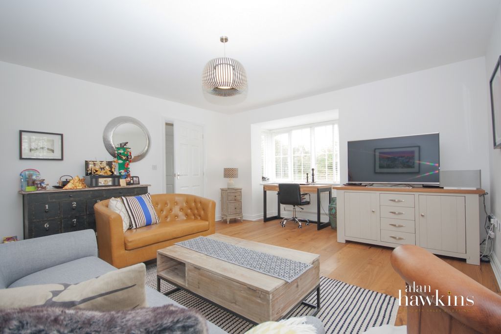 Additional image 2 of 4 bed detached house to rentWindmill Road, Royal Wootton Bassett SN4
