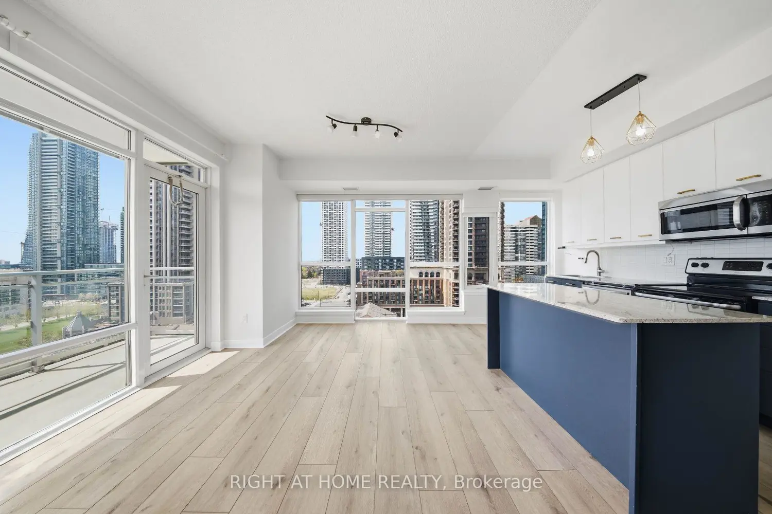 365 Prince Of Wales Drive 1105