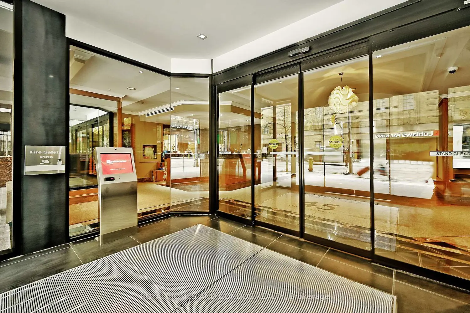45 Carlton Avenue 1111 photo 2