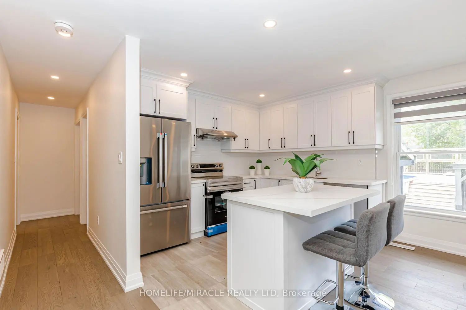 Additional image 4 of 563 Taplow Crescent
