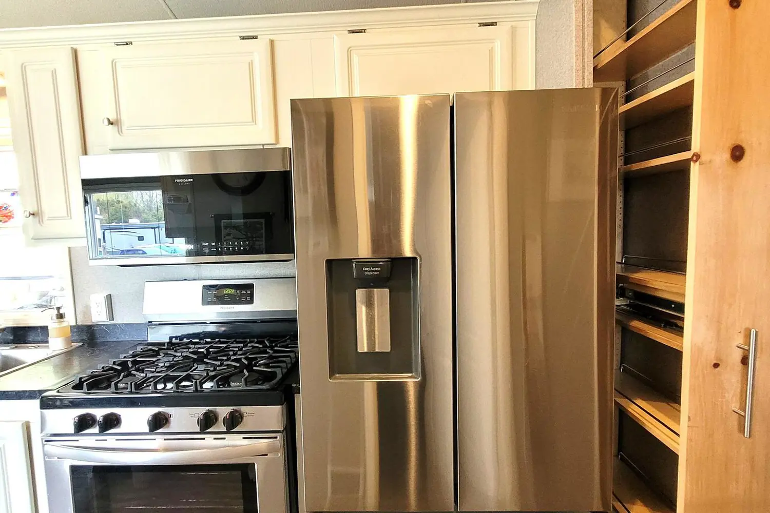Additional image 8 of 930 Lakeshore Road 89