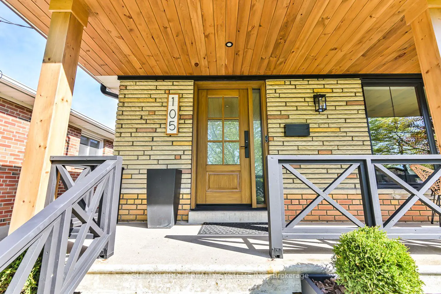105 Crendon Drive photo 2