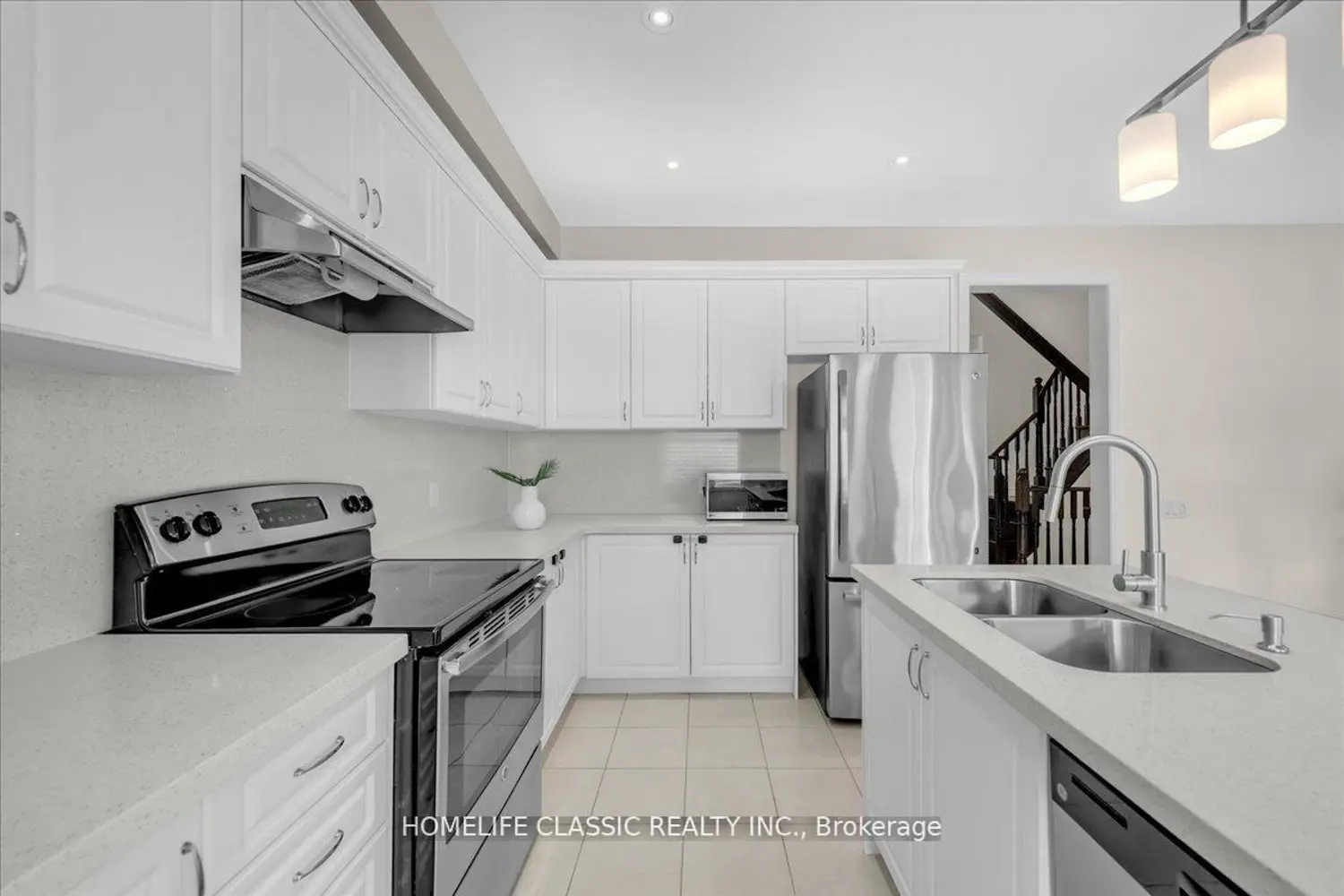 82 Blackberry Valley Crescent photo 5