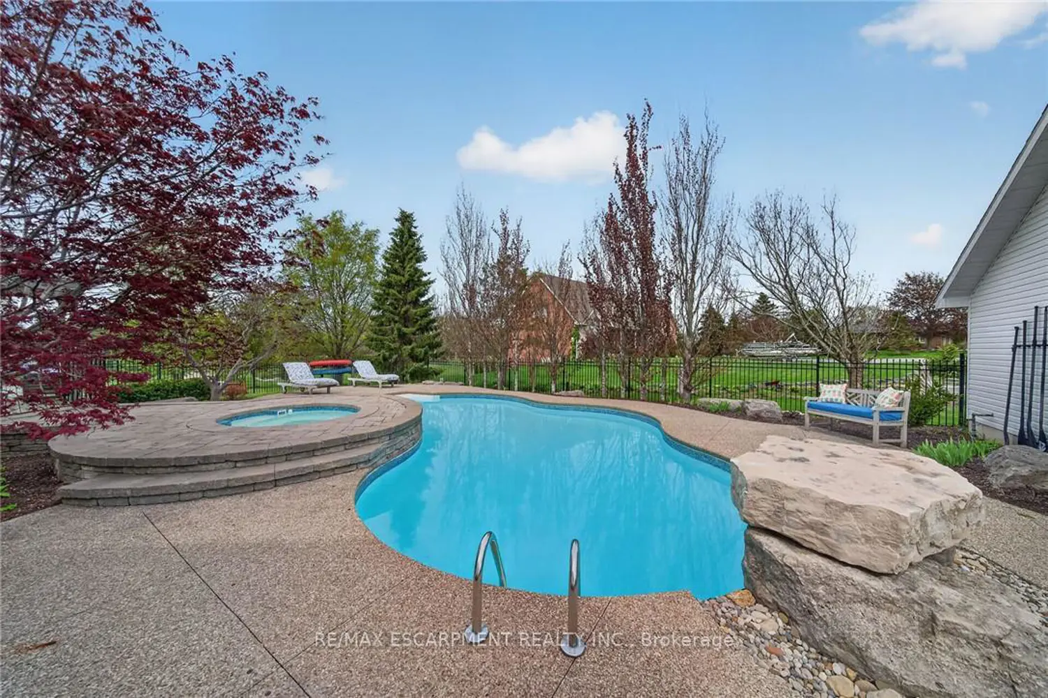 20 Haldimand Trail photo 2