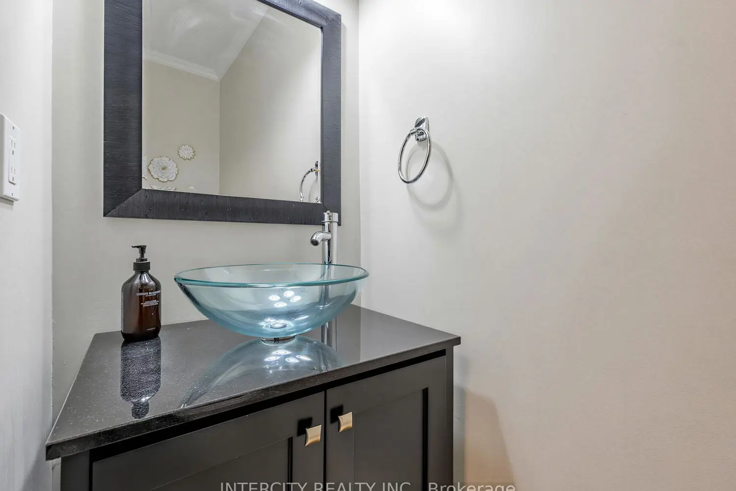 Additional image 9 of 3976 Taffey Crescent