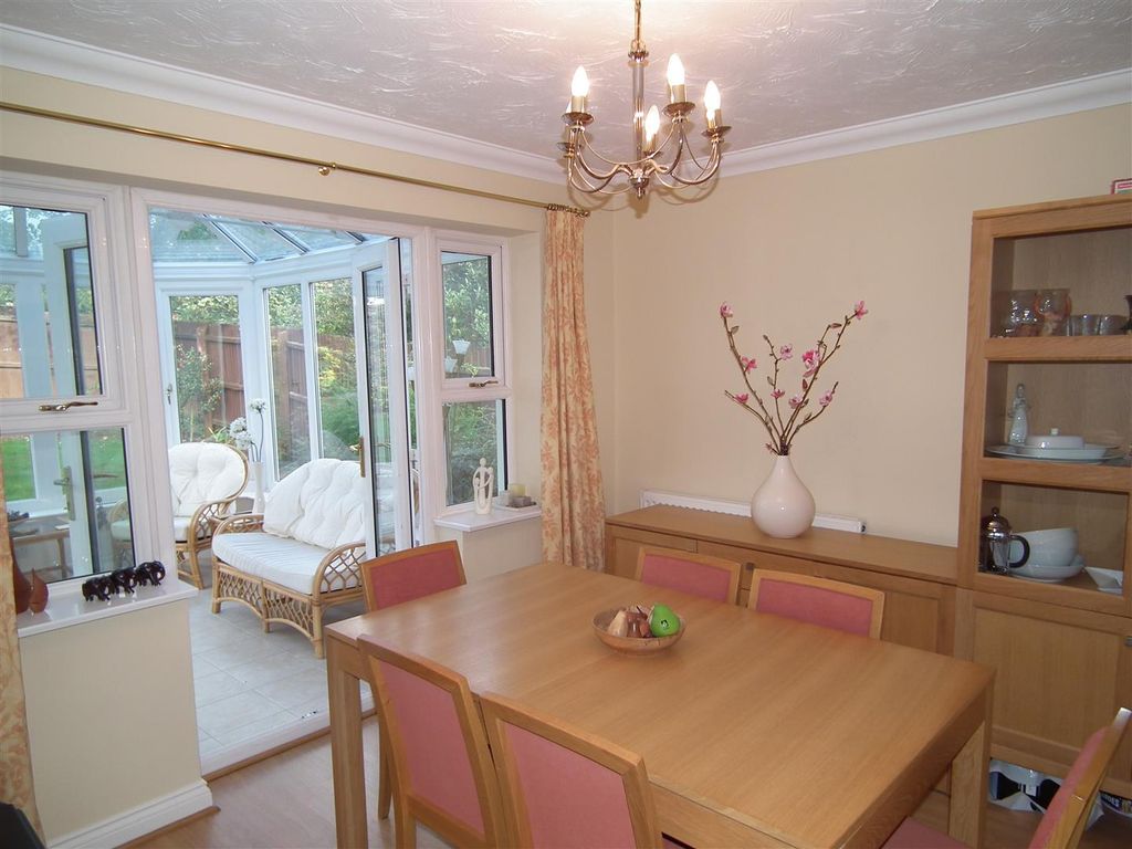 Additional image 4 of 5 bed detached house to rentAbington Vale, Northampton NN3