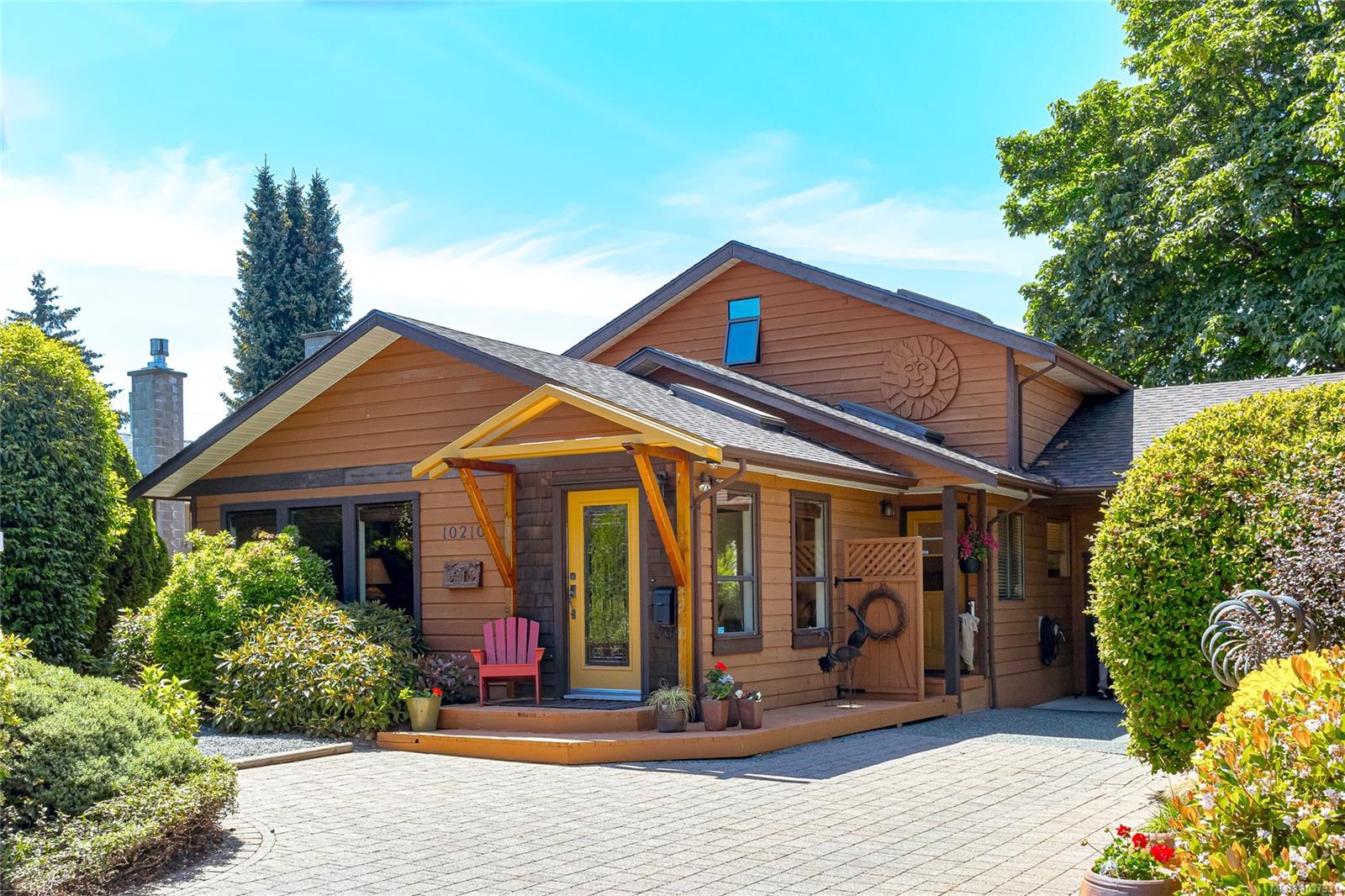 10210 Third Street, Sidney, BC, V8L 3B9