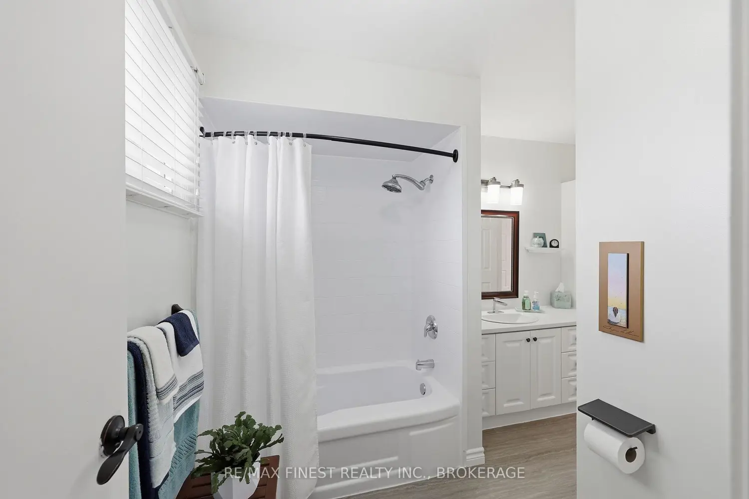 Additional image 8 of 902 Pembridge Crescent