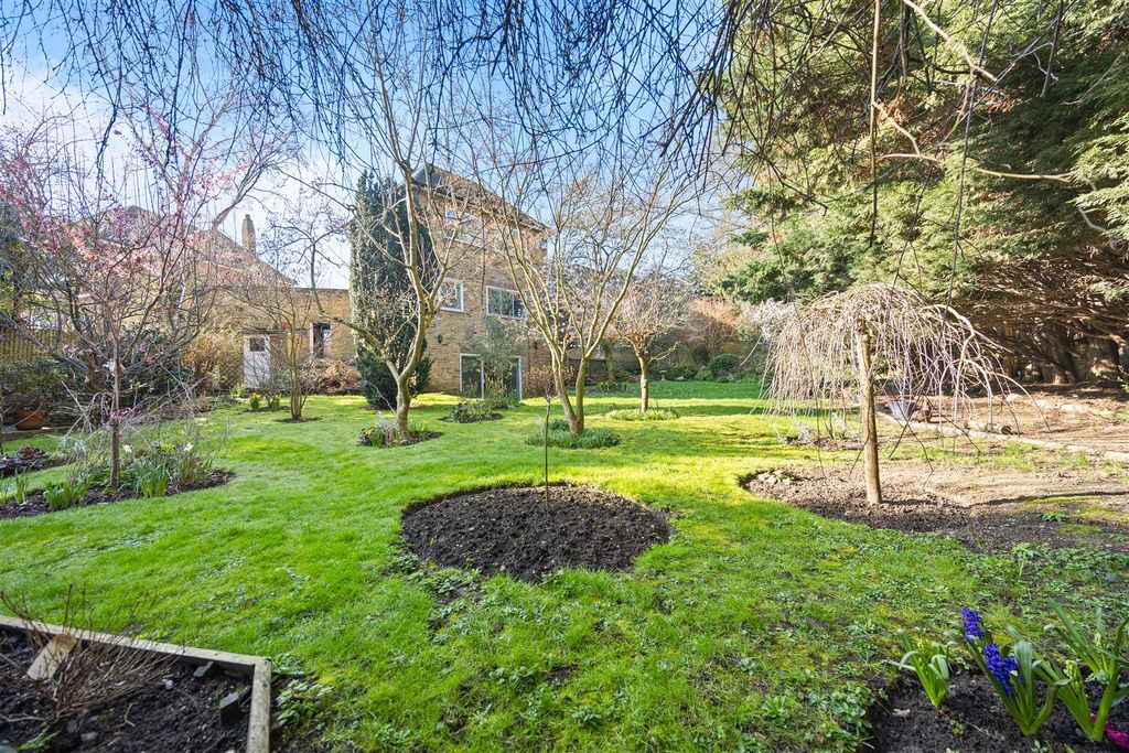 Additional image 10 of 5 bed detached house for saleCedars Close, London NW4