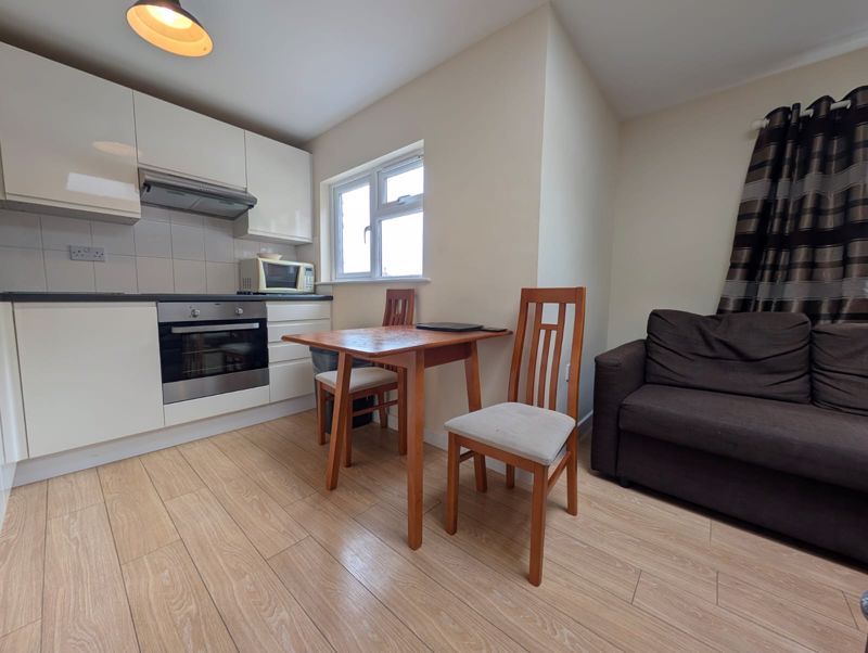 Additional image 3 of 2 bed flat to rentDuncan Road, Chichester PO19