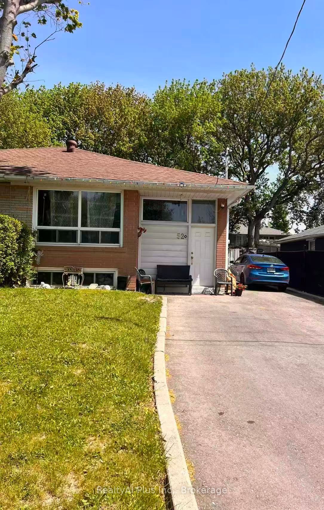 52 Walter Avenue, Newmarket, ON, L3Y 2T3