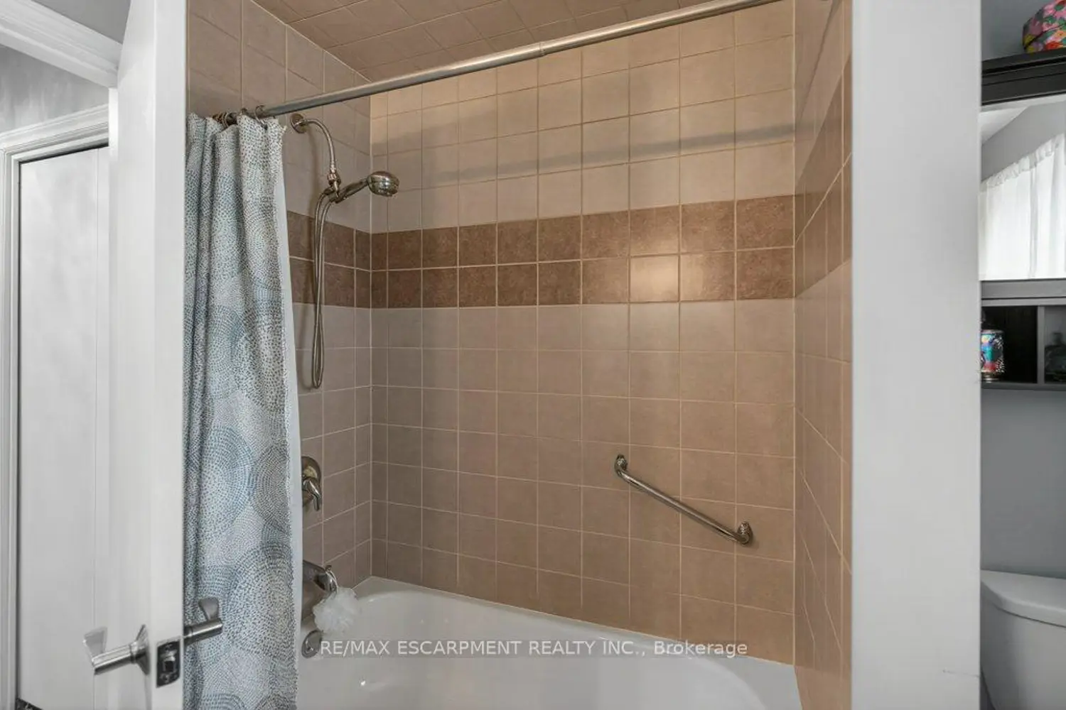 Additional image 10 of 4 Camelot Drive