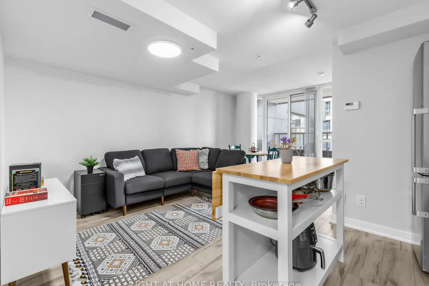 Additional image 3 of 295 Adelaide Street 1210