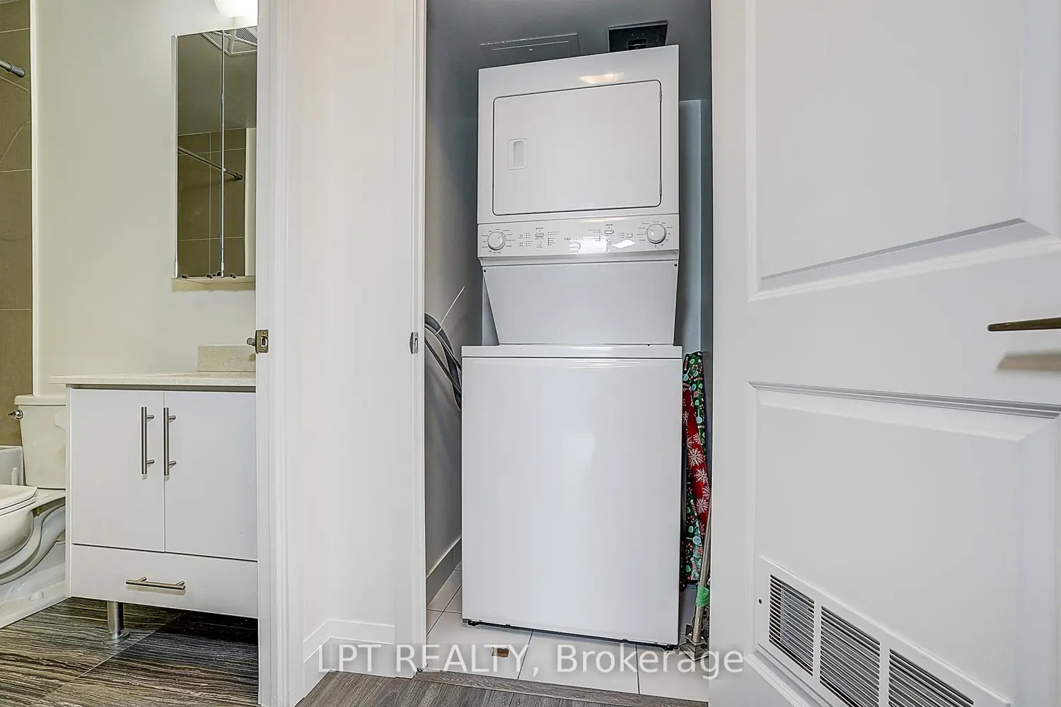 Additional image 15 of 75 Oneida Crescent 1601