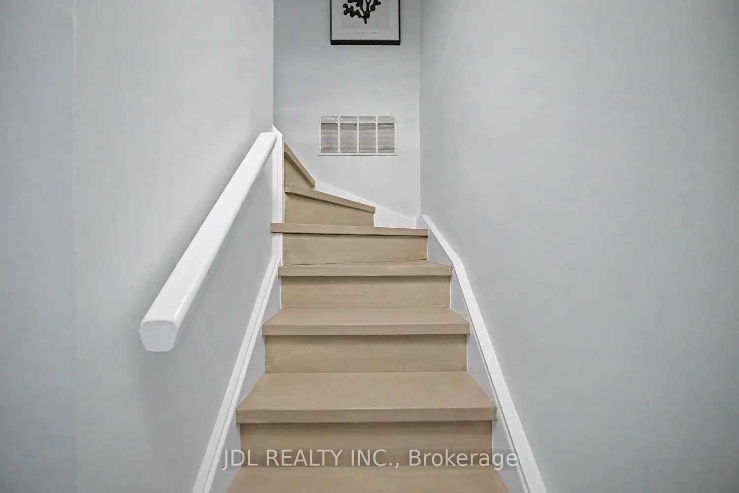 Additional image 6 of 31 Brunel Court Th8