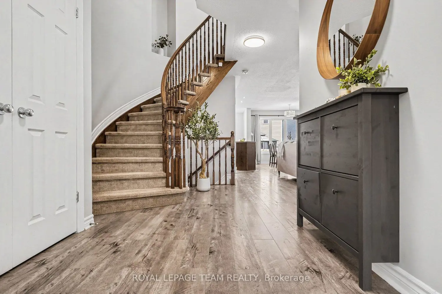 159 Montmorency Way photo 3