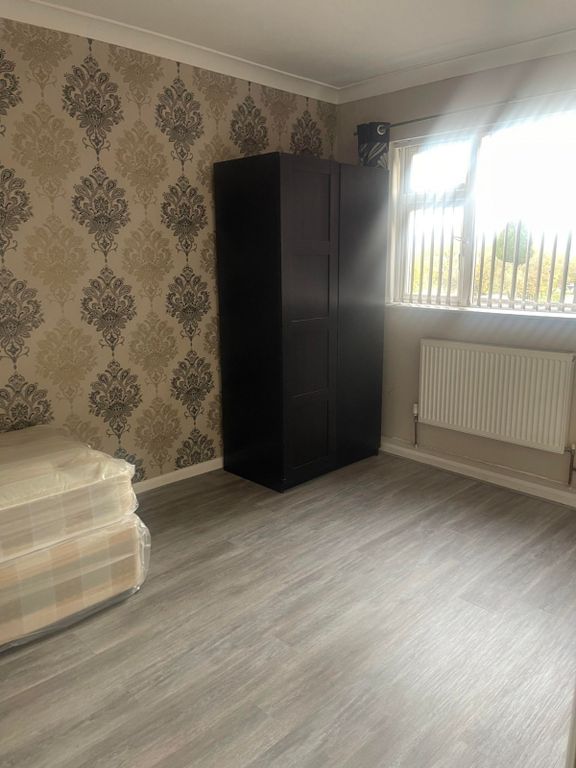 3 bed flat to rentDunstable Road LU4 photo 3