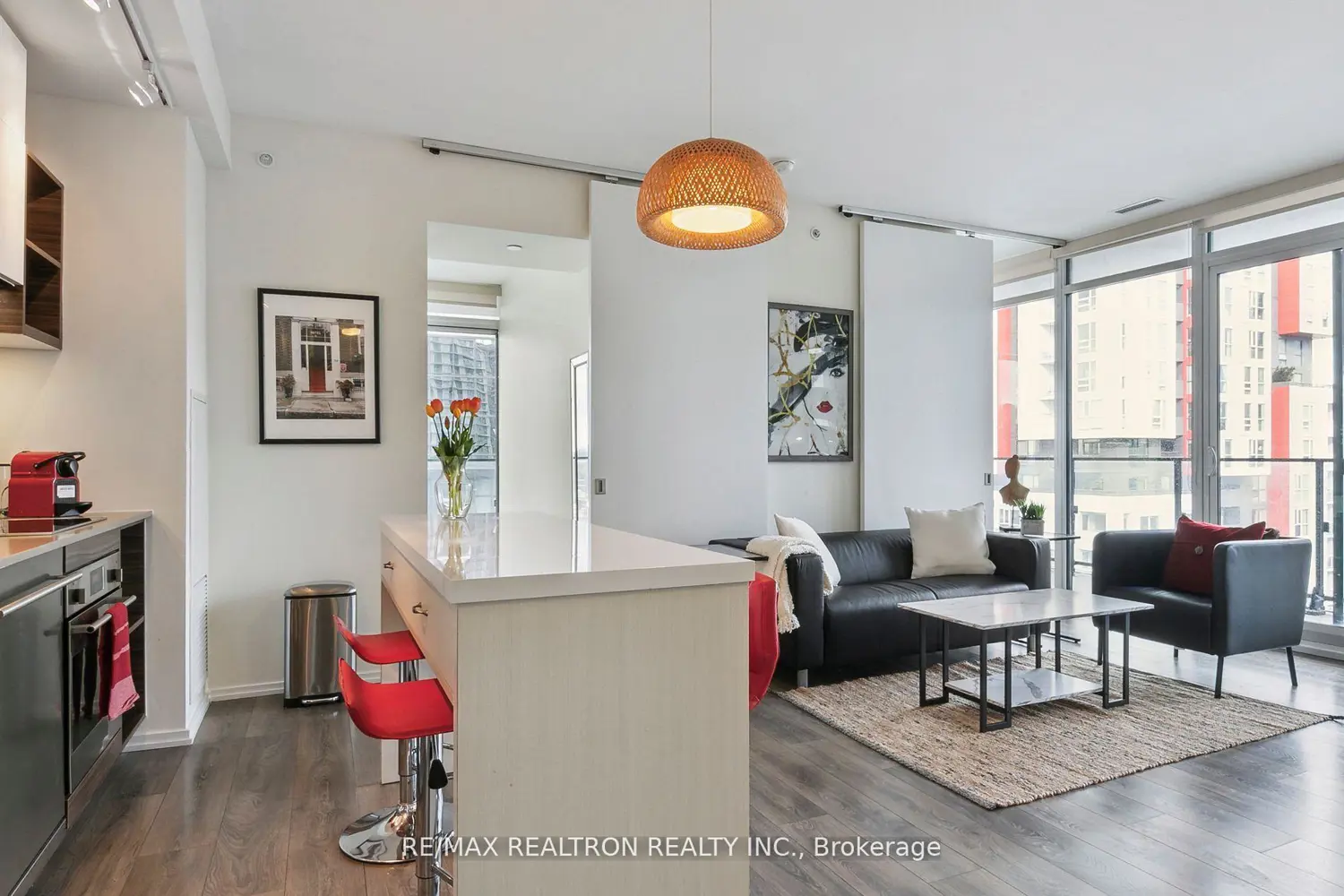 125 Peter Street 2708 photo 5