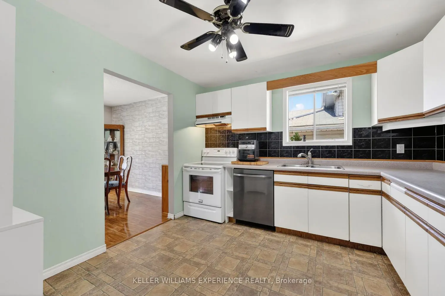 Additional image 6 of 645 Bayview Drive