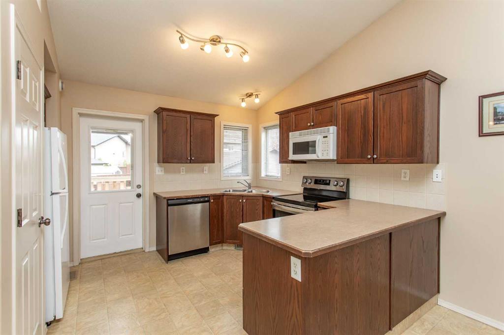 Additional image 3 of 109 Inglewood Drive, Red Deer, AB, T4R 0B2