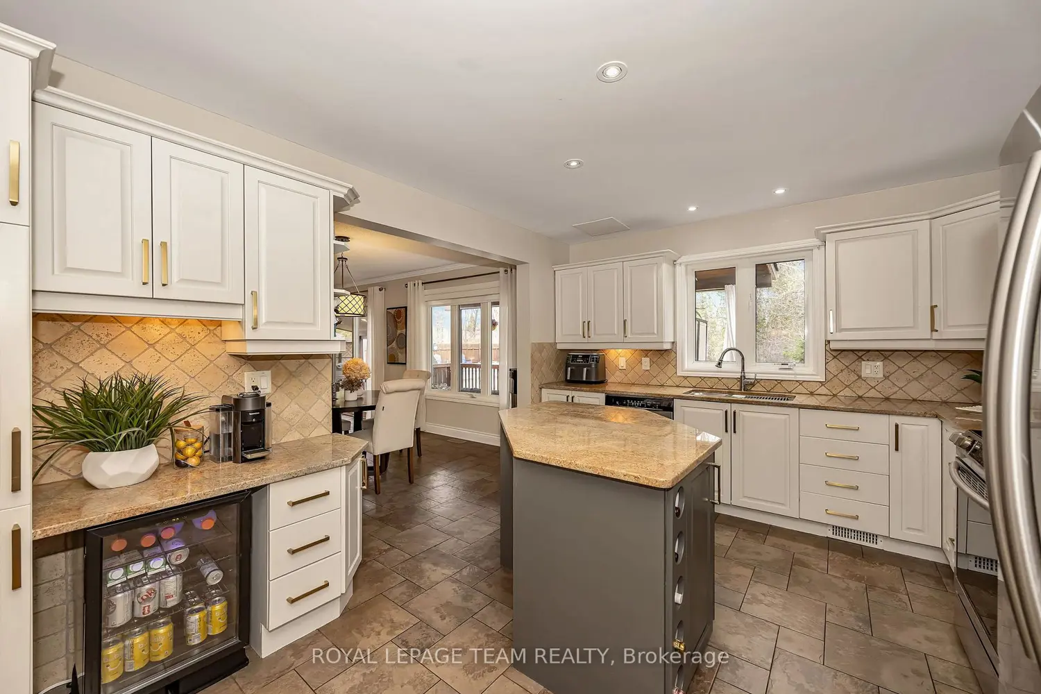 7067 Donwel Drive photo 5