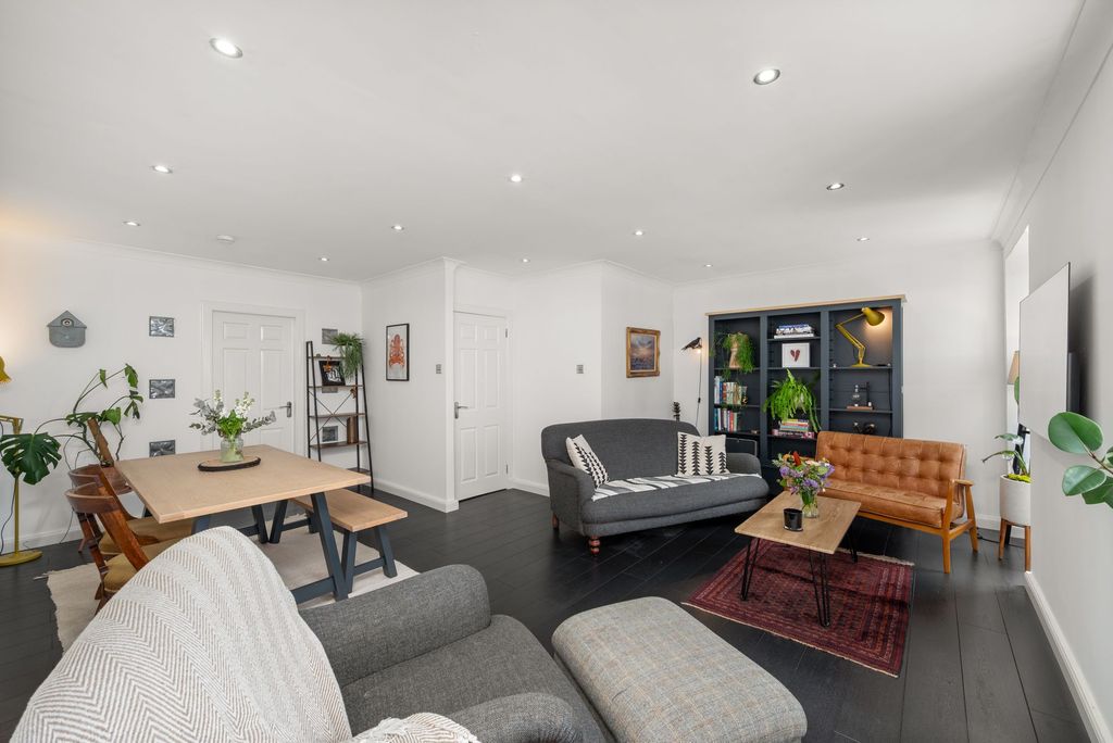 Additional image 3 of 2 bed flat for sale60 & A Half Long Lane, Broughty Ferry DD5