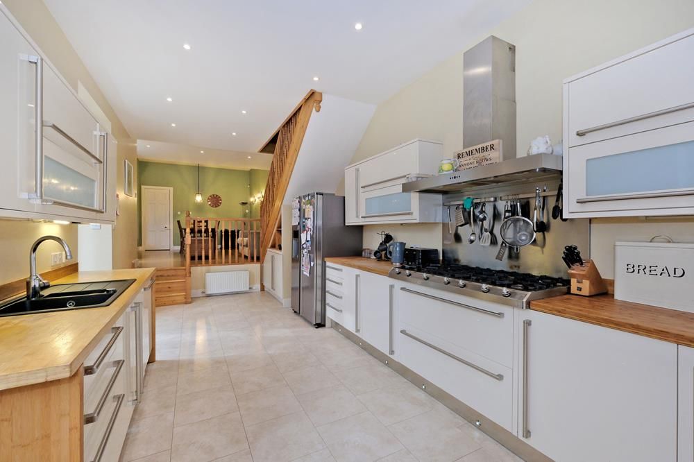 Additional image 8 of 6 bed semi-detached house to rentRubislaw Den North, Aberdeen AB15