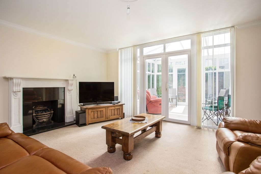 Additional image 3 of 5 bed detached house to rentNorth Parade, Horsham RH12
