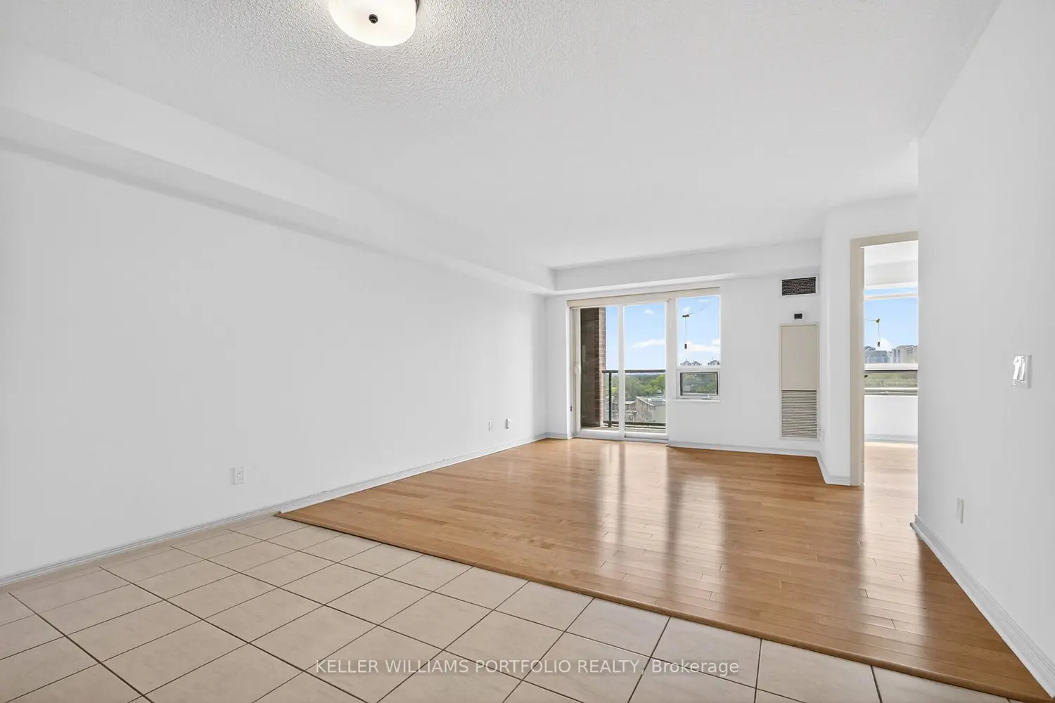 Additional image 3 of 61 Heintzman Street 819