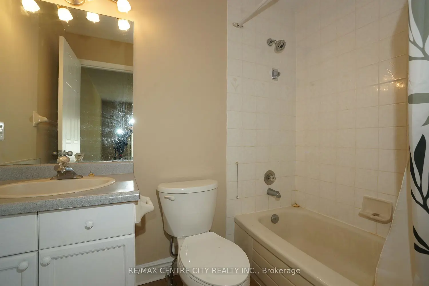 Additional image 9 of 1548 Richmond Street 31