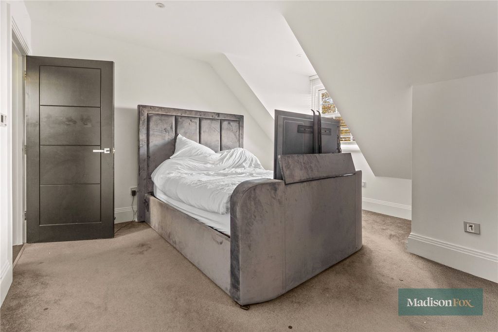 Additional image 8 of 2 bed flat for saleManor Road, Chigwell, Essex IG7