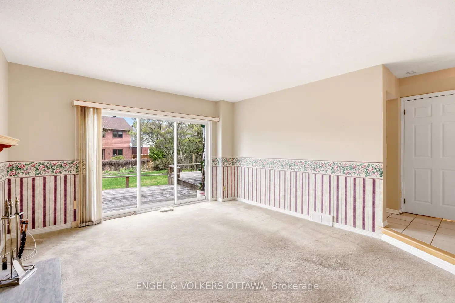 90 Topley Crescent photo 5