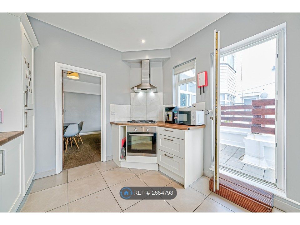 Additional image 2 of 5 bed maisonette to rentAldwick Rd, Bognor Regis PO21