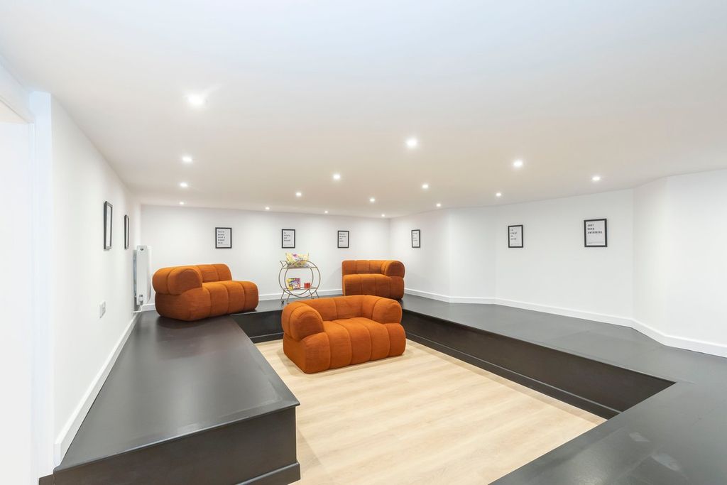 Additional image 11 of 7 bed detached house to rentLondon Road, Cheltenham GL52