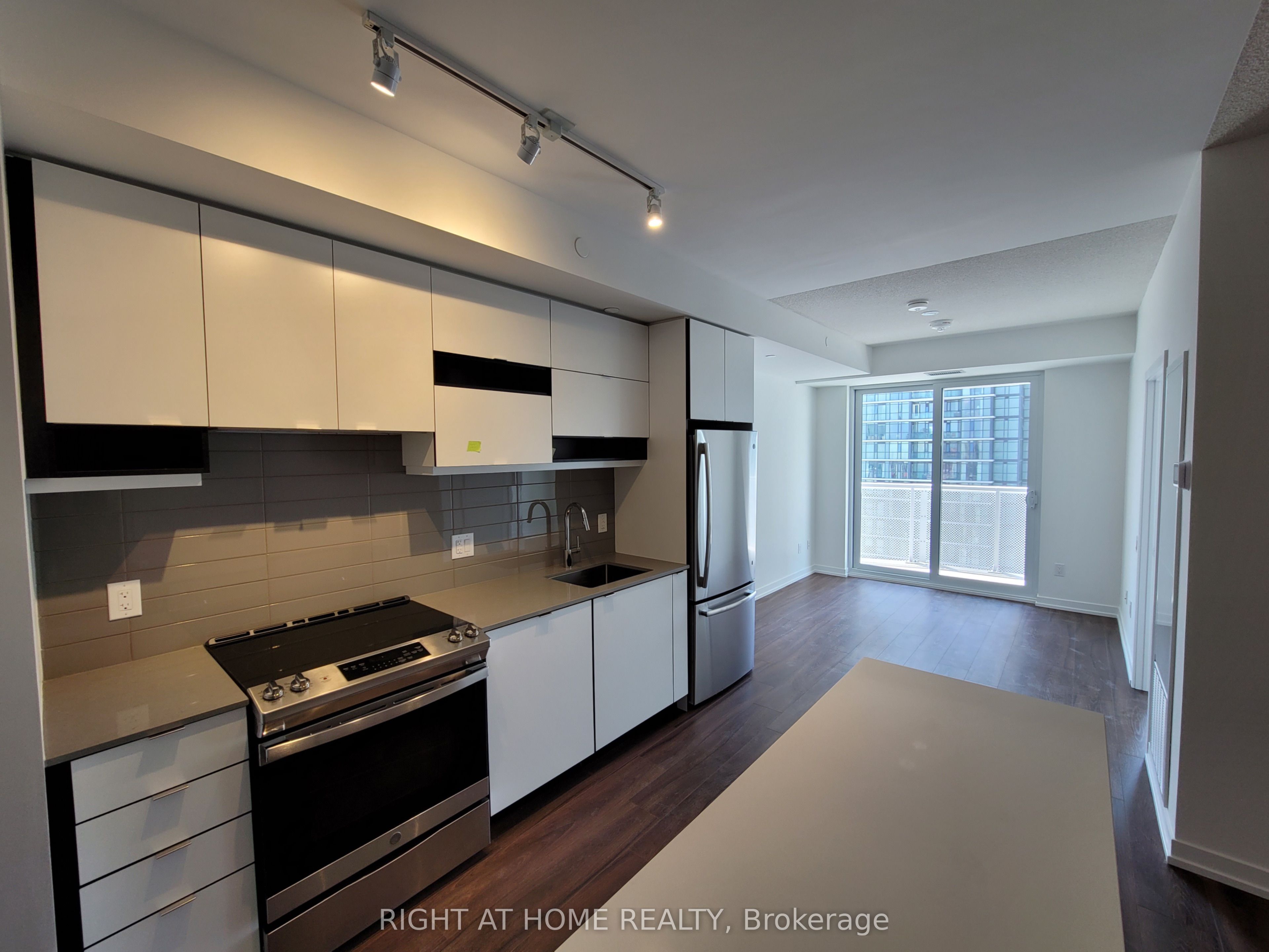 1911-4065 Confederation Parkway, Mississauga, ON, L5B 0L4