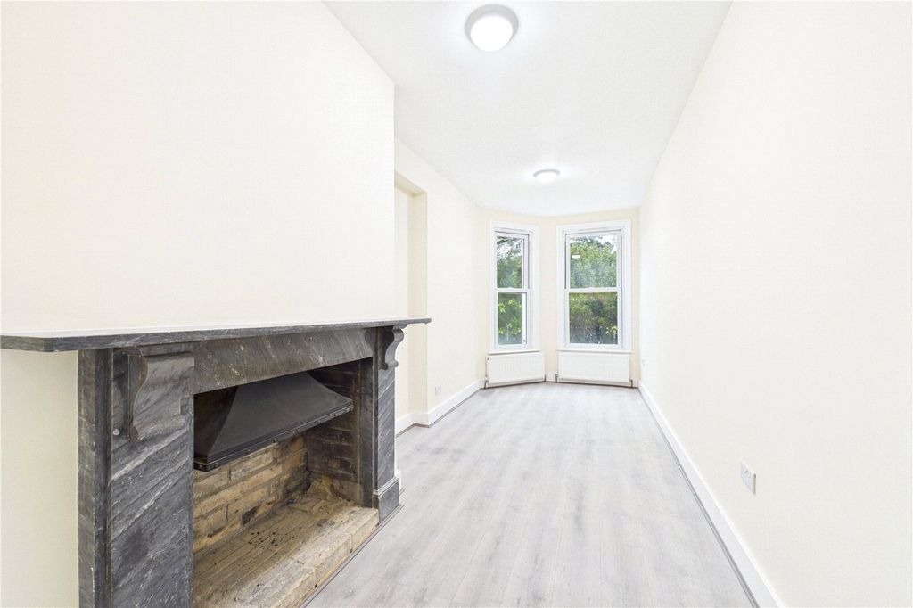 Additional image 5 of 2 bed flat to rentNewbury House, 237 Andover Road, Newbury, Berkshire RG14
