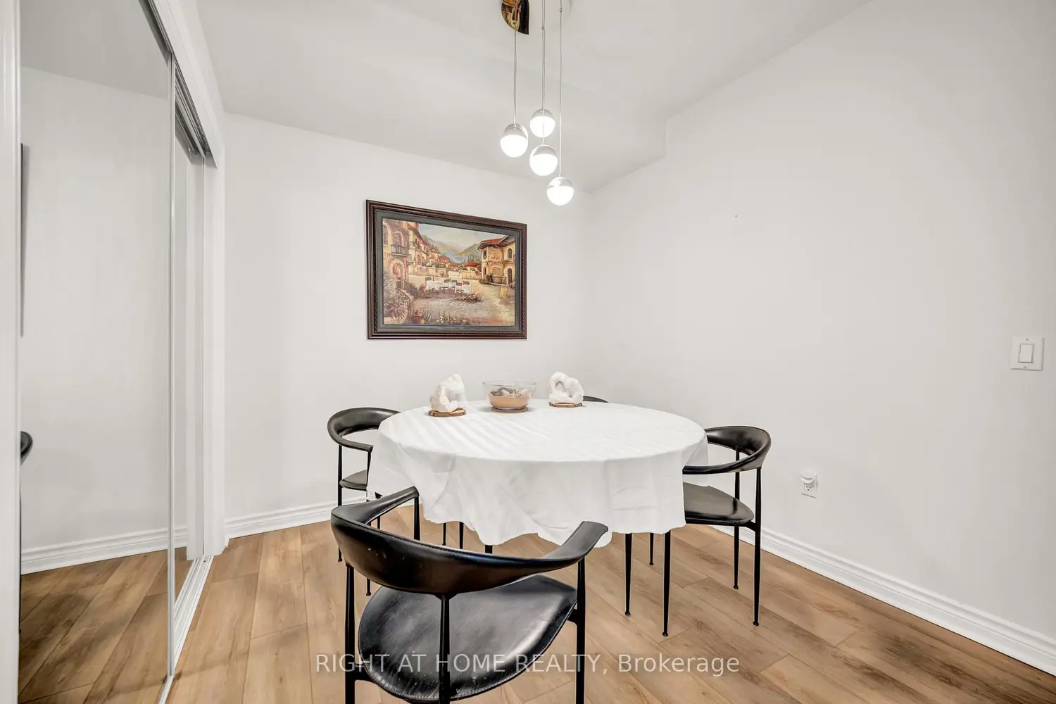 Additional image 9 of 7398 Yonge Street 107A